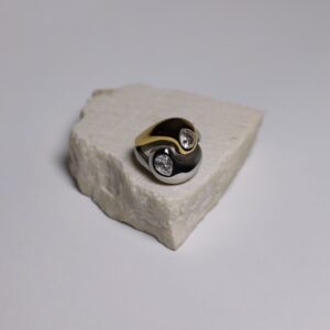 Yin-Yang Ring