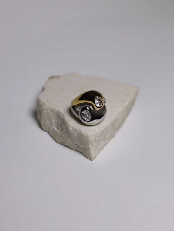Yin-Yang Ring
